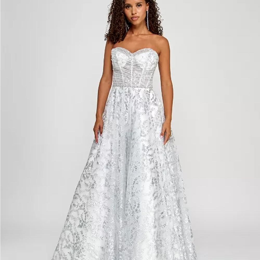 Elegant Prom White Strapless Evening Gown